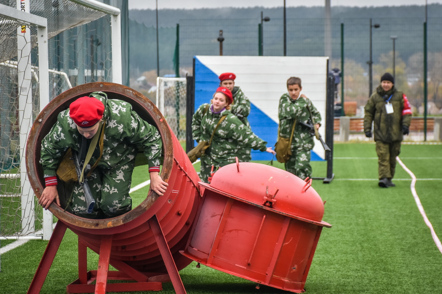 В КУЗБАССЕ ВПЕРВЫЕ ПРОШЛА ПАТРИОТИЧЕСКАЯ ВОЕННО-СПОРТИВНАЯ ИГРА «ЮНЫЙ  ЗАЩИТНИК» - 29 Сентября 2022 - ДОМ ЮНАРМИИ